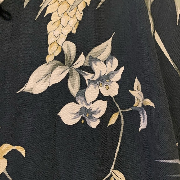 Tommy Bahama LG Men's Floral Navy Shirt 100% Silk Button Up Loose, Relaxed Fit - Picture 3 of 11